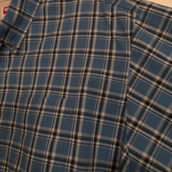 Wrangler wrinkle resistant shirt. - Picture 6 of 13